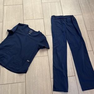 Navy blue women’s scrub set M